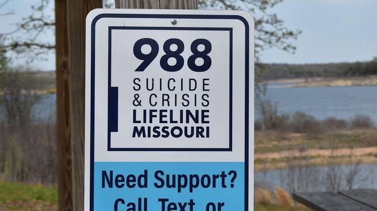 988 Hotline Linked to Decline in Youth Suicide Rates in United States